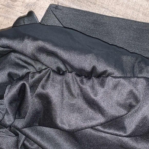 NWOT Women’s Maurice’s Black Satiny Pick Ups Bubble Mini Skirt (Medium) - Picture 5 of 6